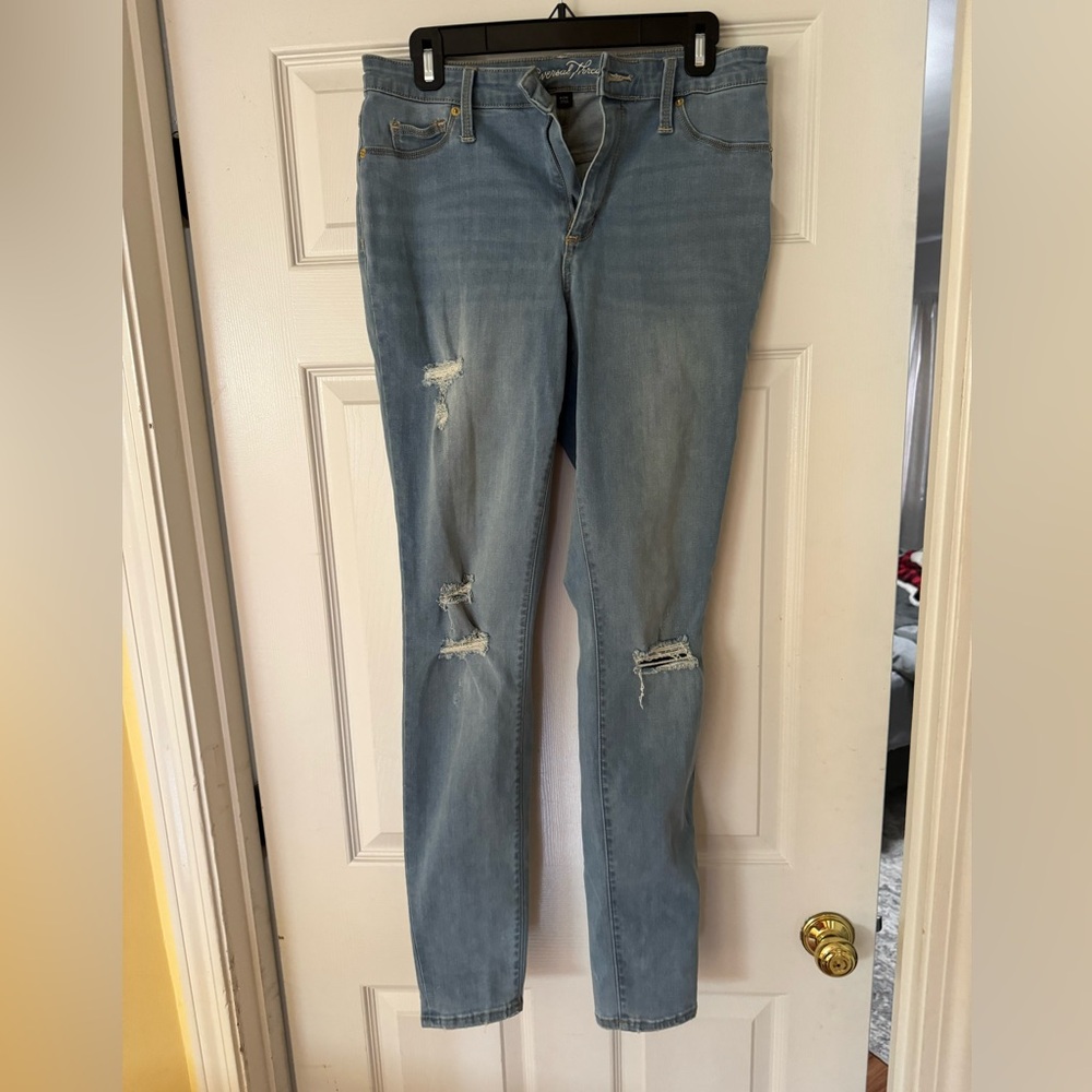 Universal Thread destroyed light wash jegging - size 8